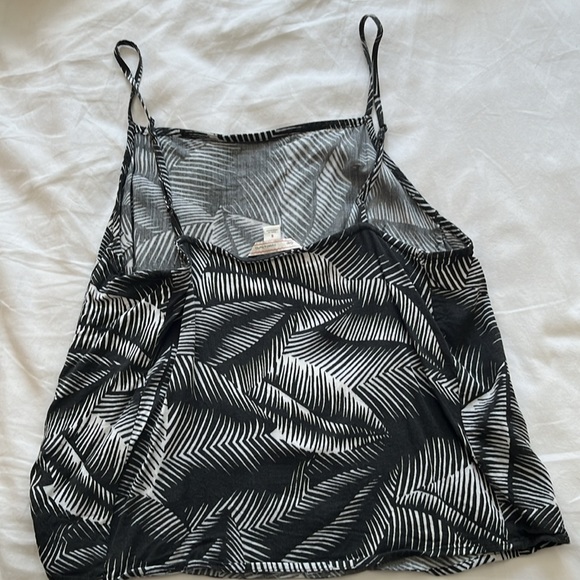 Gap tank top - Picture 3 of 3